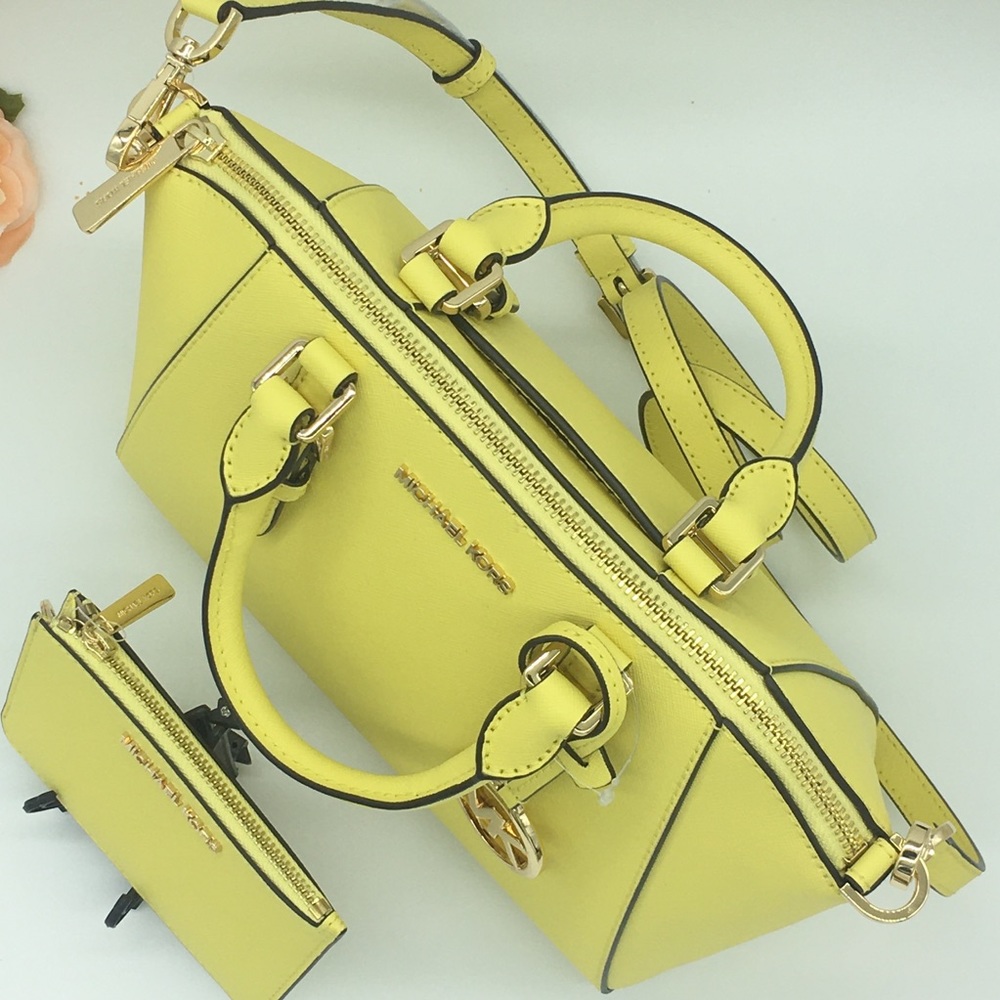 MICHAEL KORS CIARA MD MESSENGER & SM TZ COINPOUCH - Picture 4 of 8
